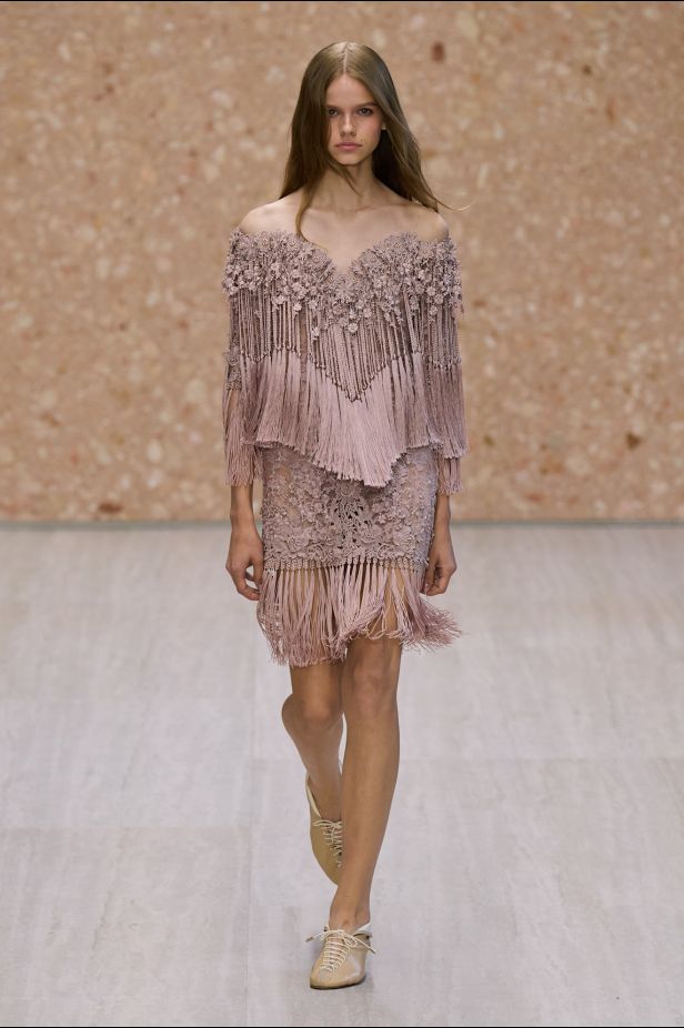 شيمينا كمالي تكشف عن مجموعة‎ "Obsession" ‎لدار ‏Chloé‏...‏‎ ‎تجسيد جديد للأناقة الفرنسية ‏