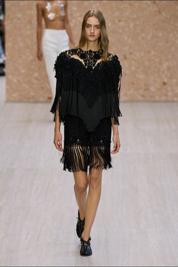 شيمينا كمالي تكشف عن مجموعة‎ "Obsession" ‎لدار ‏Chloé‏...‏‎ ‎تجسيد جديد للأناقة الفرنسية ‏
