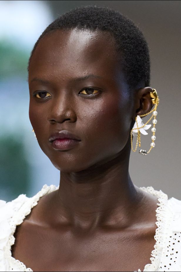 شيمينا كمالي تكشف عن مجموعة‎ "Obsession" ‎لدار ‏Chloé‏...‏‎ ‎تجسيد جديد للأناقة الفرنسية ‏