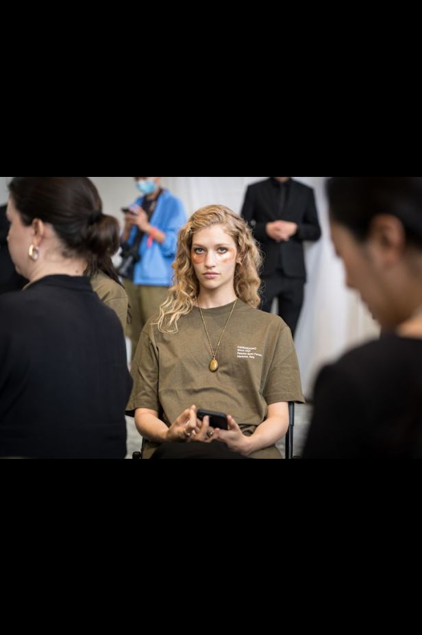 حرية الأربعينيات بلغة ‏Ferragamo‏ في مجموعة ربيع وصيف 2027‏