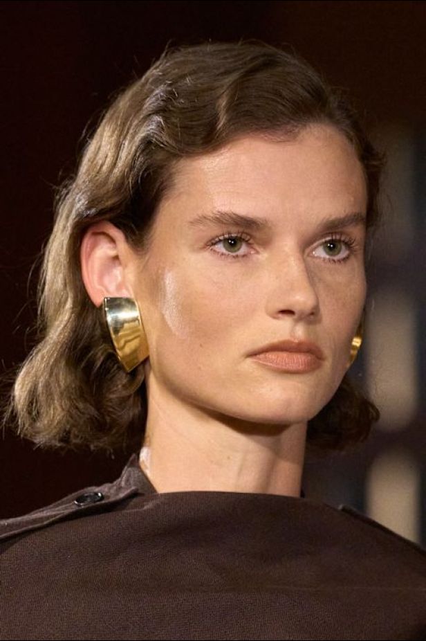 حرية الأربعينيات بلغة ‏Ferragamo‏ في مجموعة ربيع وصيف 2027‏