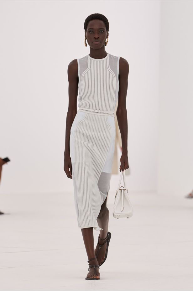 مجموعة ‏Hermès‏ لربيع وصيف 2027... تجسيد شكل الهواء وخفة لا تُزن