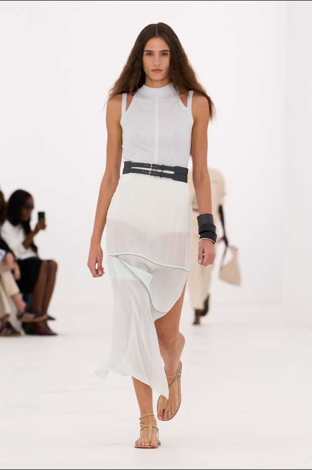 مجموعة ‏Hermès‏ لربيع وصيف 2027... تجسيد شكل الهواء وخفة لا تُزن