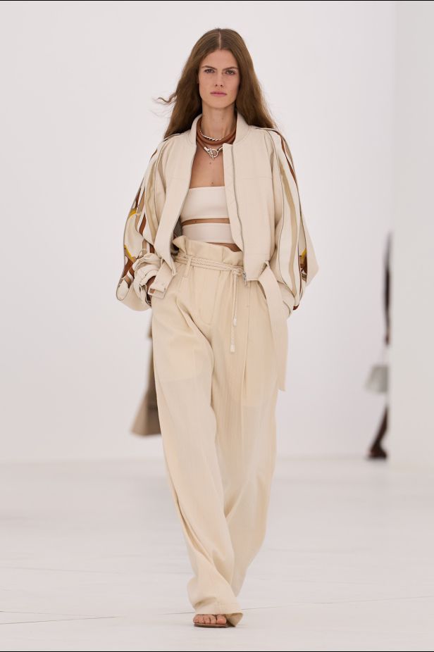 مجموعة ‏Hermès‏ لربيع وصيف 2027... تجسيد شكل الهواء وخفة لا تُزن