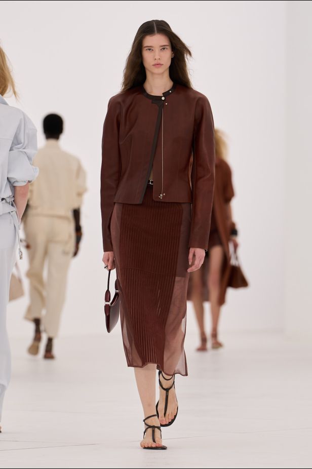 مجموعة ‏Hermès‏ لربيع وصيف 2027... تجسيد شكل الهواء وخفة لا تُزن