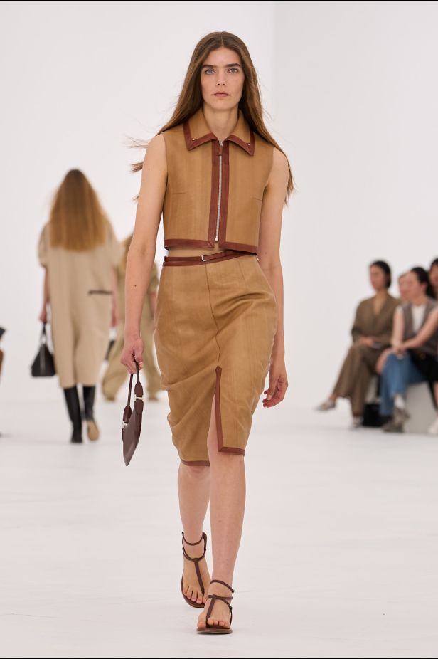 مجموعة ‏Hermès‏ لربيع وصيف 2027... تجسيد شكل الهواء وخفة لا تُزن