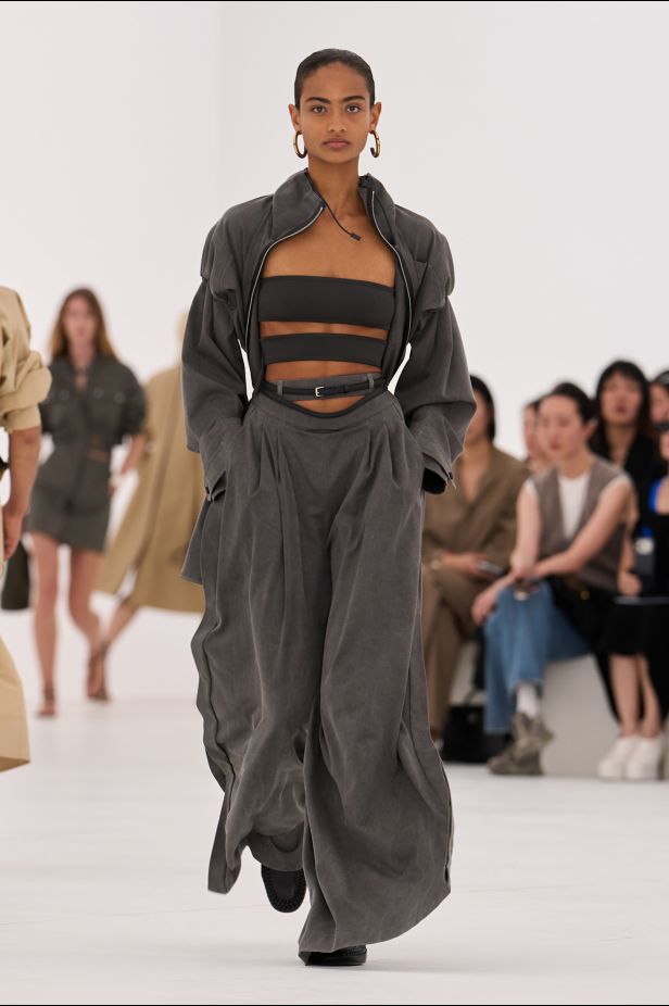 مجموعة ‏Hermès‏ لربيع وصيف 2027... تجسيد شكل الهواء وخفة لا تُزن