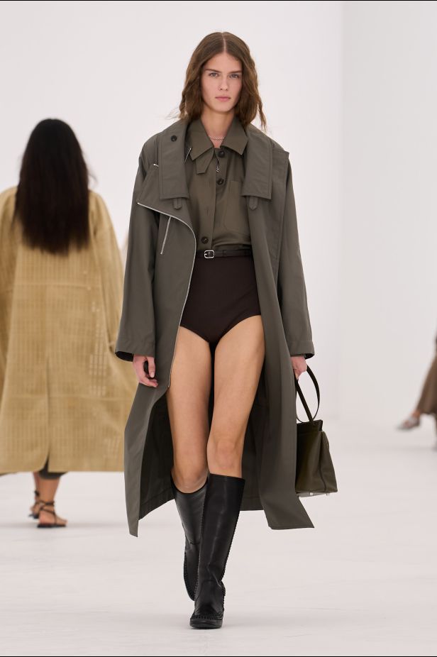 مجموعة ‏Hermès‏ لربيع وصيف 2027... تجسيد شكل الهواء وخفة لا تُزن