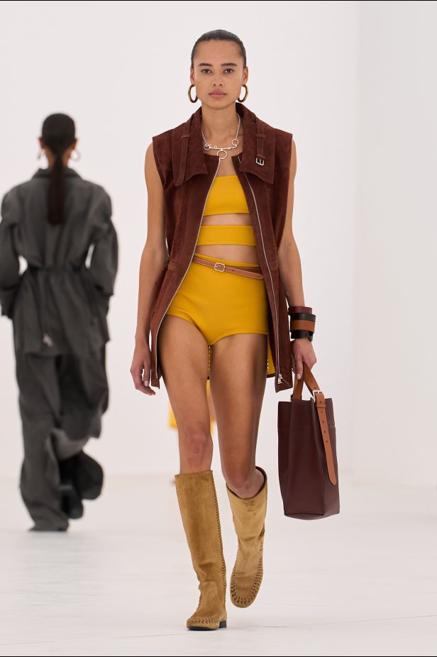 مجموعة ‏Hermès‏ لربيع وصيف 2027... تجسيد شكل الهواء وخفة لا تُزن