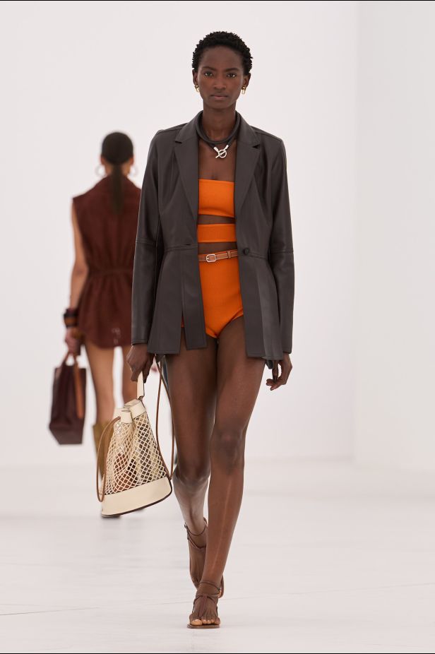 مجموعة ‏Hermès‏ لربيع وصيف 2027... تجسيد شكل الهواء وخفة لا تُزن