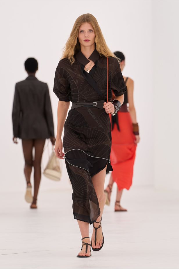مجموعة ‏Hermès‏ لربيع وصيف 2027... تجسيد شكل الهواء وخفة لا تُزن