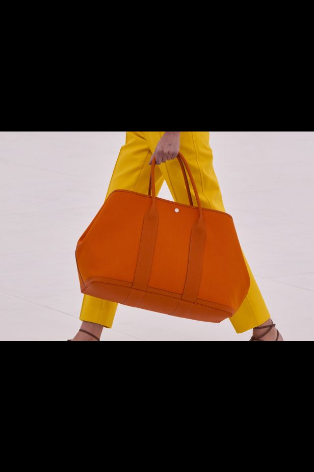مجموعة ‏Hermès‏ لربيع وصيف 2027... تجسيد شكل الهواء وخفة لا تُزن