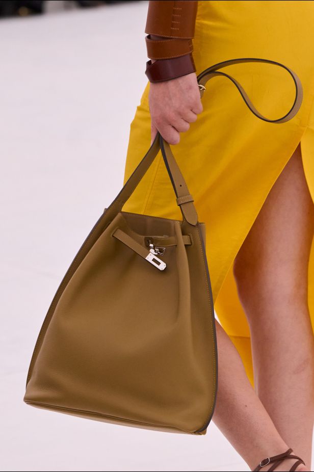 مجموعة ‏Hermès‏ لربيع وصيف 2027... تجسيد شكل الهواء وخفة لا تُزن