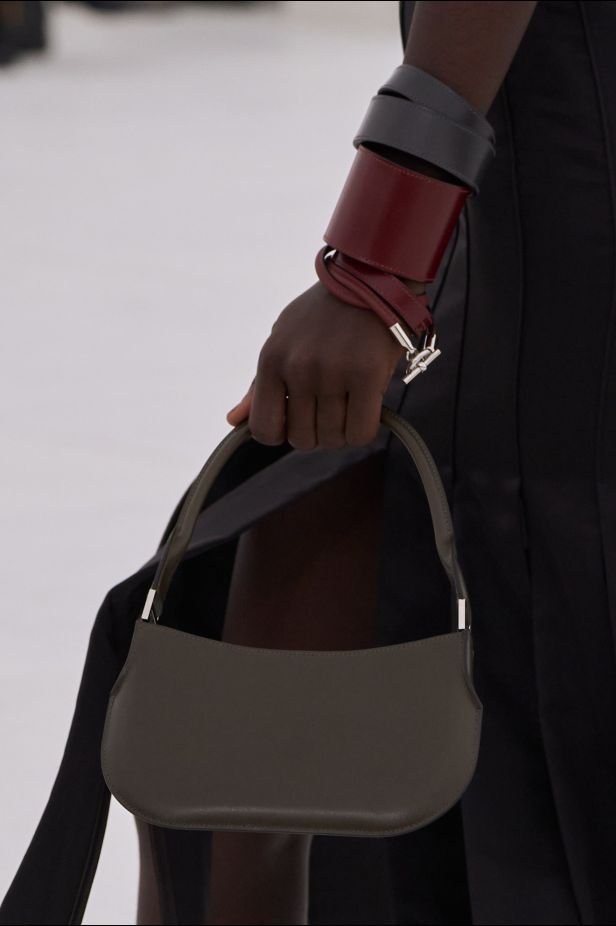 مجموعة ‏Hermès‏ لربيع وصيف 2027... تجسيد شكل الهواء وخفة لا تُزن
