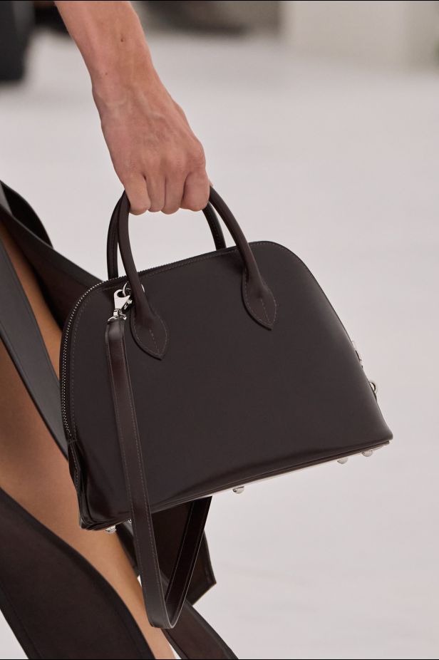 مجموعة ‏Hermès‏ لربيع وصيف 2027... تجسيد شكل الهواء وخفة لا تُزن