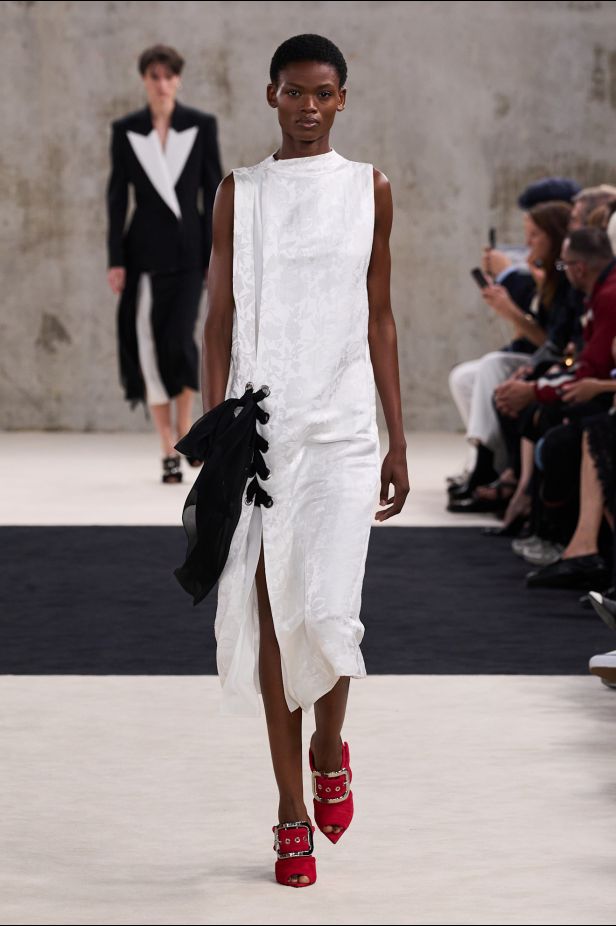 مجموعةLanvin ‎ لربيع وصيف 2027... مستهلمة من جين لانفان إلى نجمات القرن العشرين
