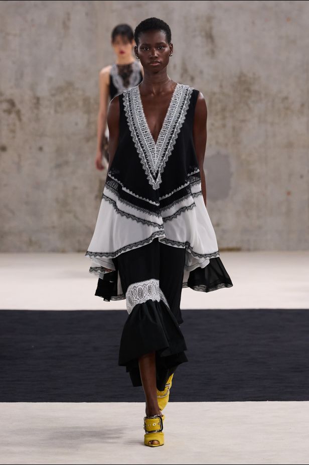 مجموعةLanvin ‎ لربيع وصيف 2027... مستهلمة من جين لانفان إلى نجمات القرن العشرين