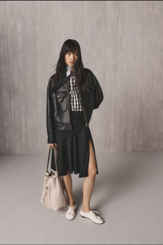 مجموعة ‏Longchamp‏ لربيع 2027.. سحر السينما الباريسية في تصاميم أنثوية متجددة