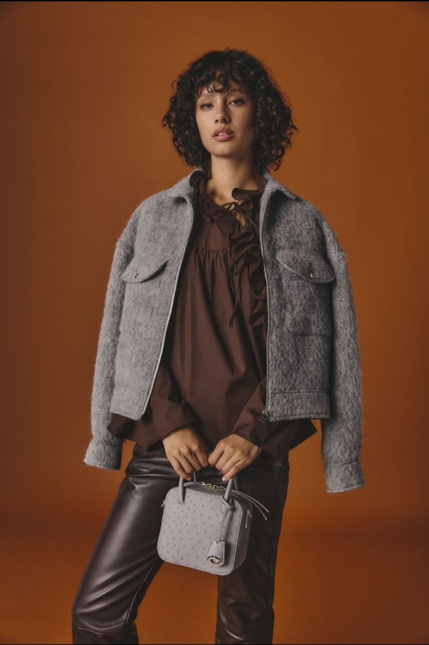 مجموعة ‏Longchamp‏ لربيع 2027.. سحر السينما الباريسية في تصاميم أنثوية متجددة