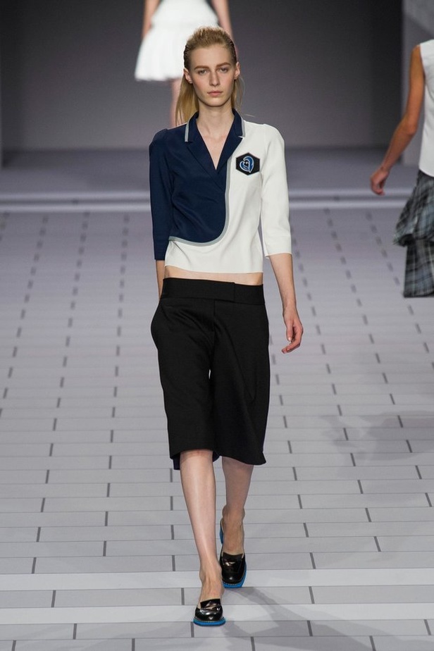 Viktor and Rolf : الزي المدرسي الكلاسيكي...