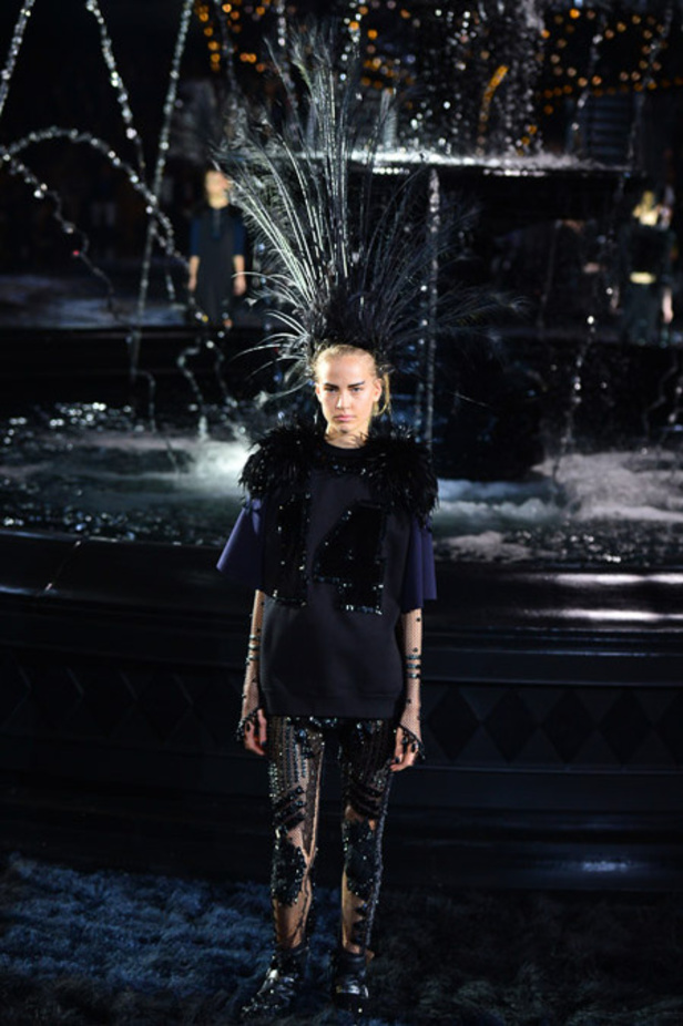 Louis Vuitton تودّع مارك جايكوبز في عرض استثنائي