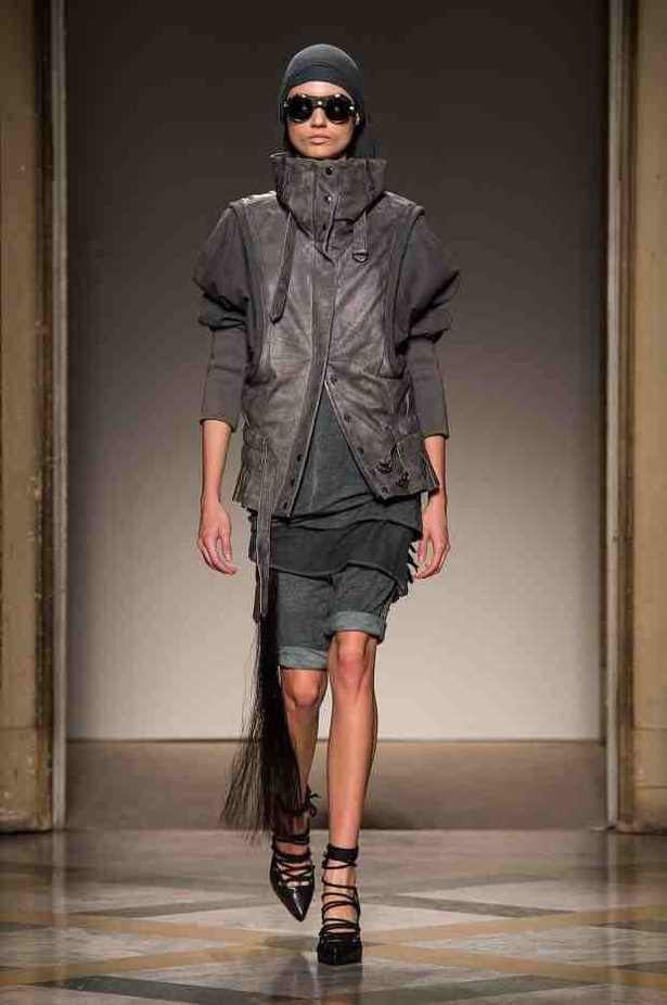 السفر تحت سحابة ربيع NICHOLAS K