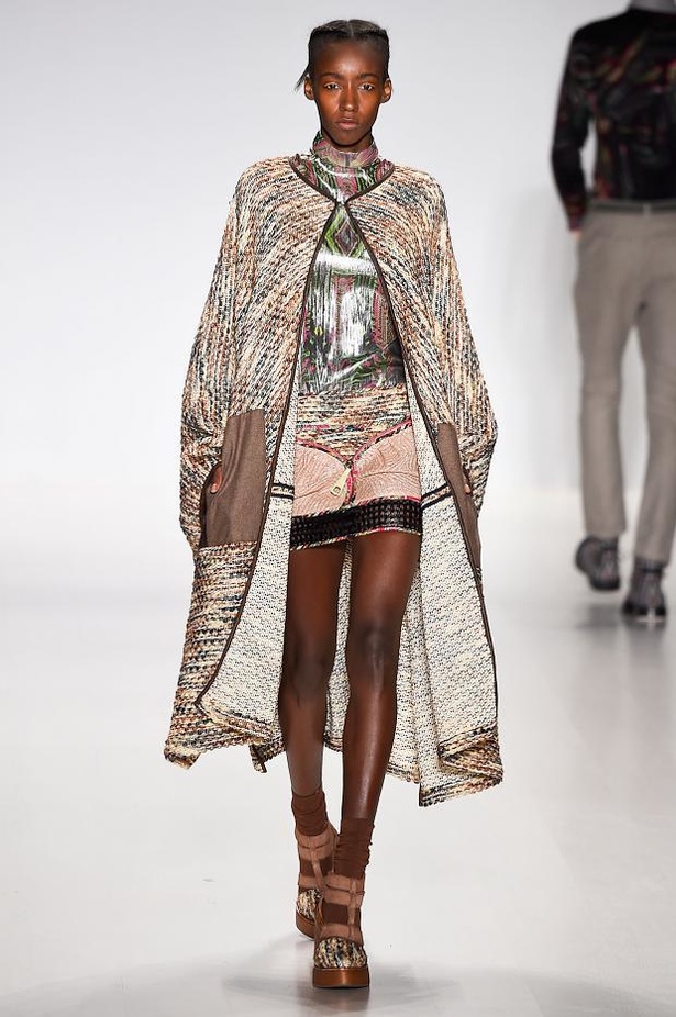 الكاروهات والأقمشة المطبّعة في عرض  Custo Barcelona