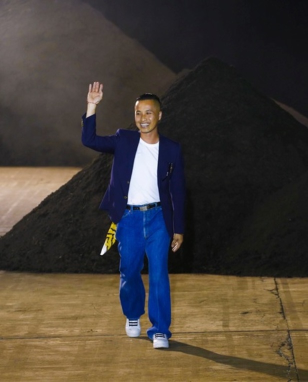 تصاميم تغرد بالحرية في مجموعة Phillip Lim