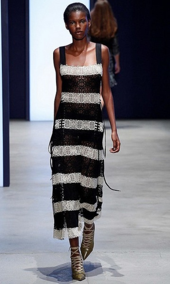 عرض Derek Lam لسيّدة تهوى العفوية! 