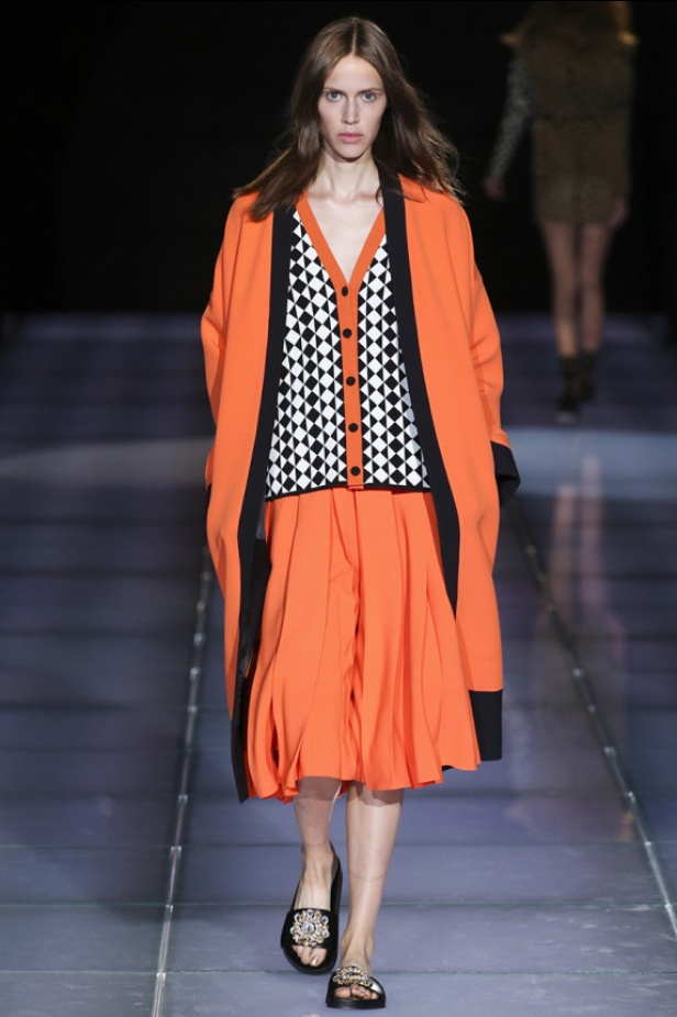 تخريمات دائرية ونقوش متداخلة في مجموعة FAUSTO PUGLISI