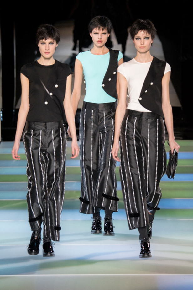 Emporio Armani يجمع تاريخ الموضة في عرض واحد