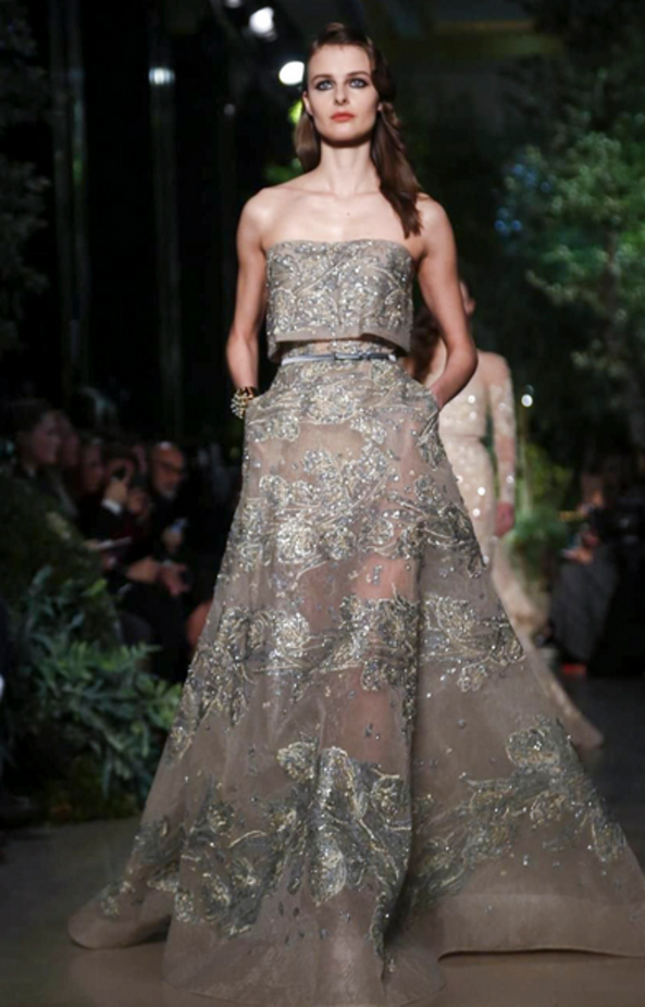 Elie Saab يمنح سندريلا سحر شهرزاد