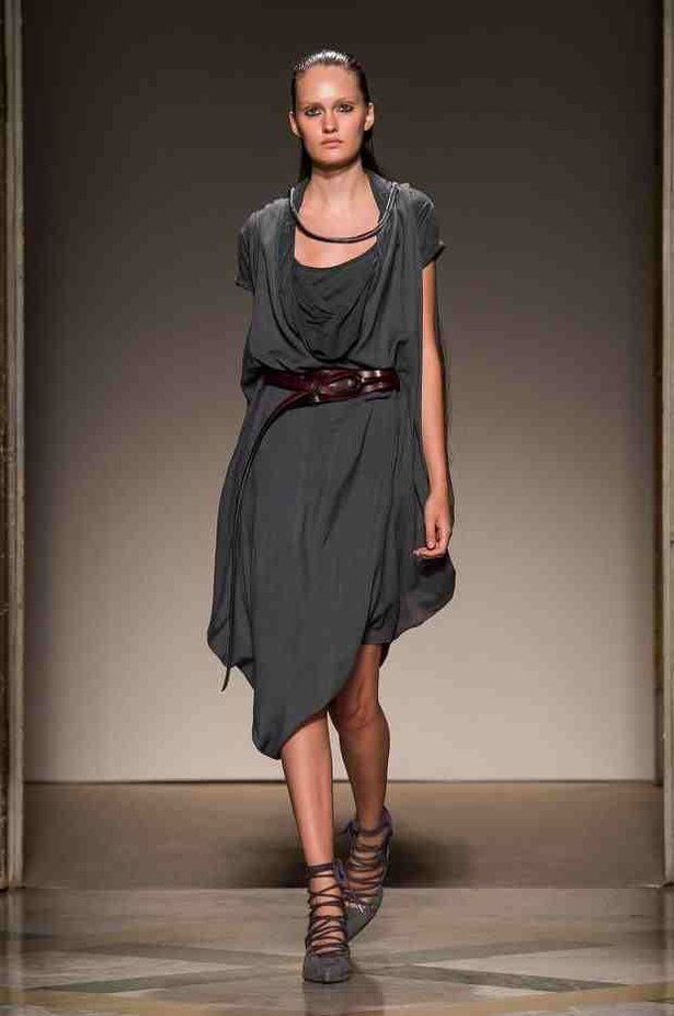 السفر تحت سحابة ربيع NICHOLAS K