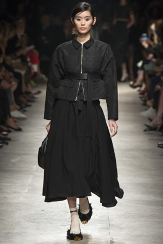 أناقة Rochas تنضح بجمال الأبيض والأسود