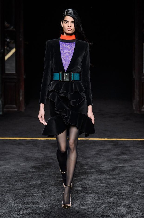 حقبة السبعينات تعجّ بالألوان في مجموعة Balmain