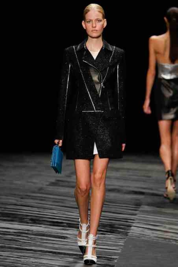 الفصول الأربعة تجتمع تحت سحابة J. MENDEL