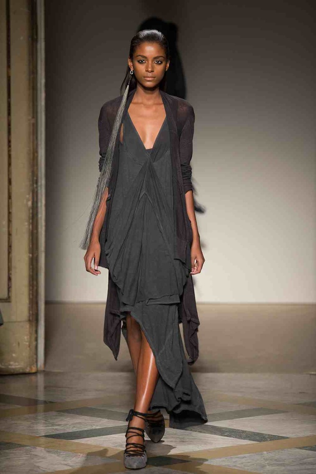 السفر تحت سحابة ربيع NICHOLAS K