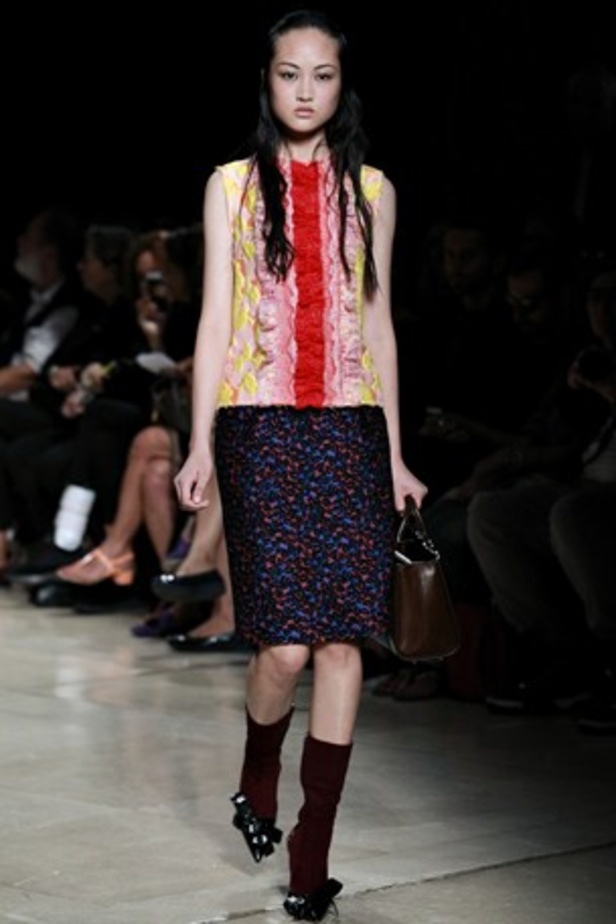 معاطف جلدية وسترات قصيرة في عرض  Miu Miu