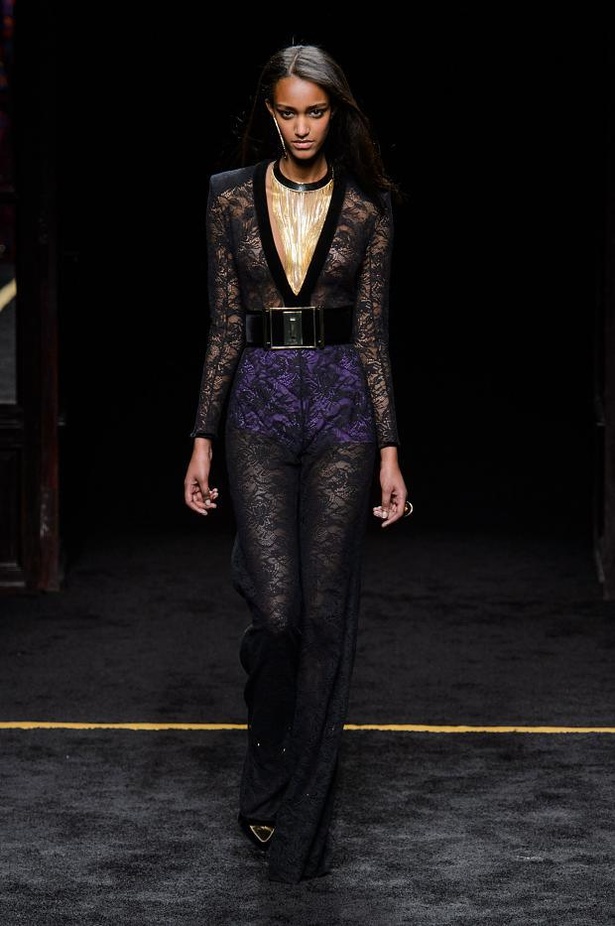 حقبة السبعينات تعجّ بالألوان في مجموعة Balmain