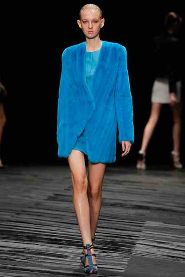 الفصول الأربعة تجتمع تحت سحابة J. MENDEL