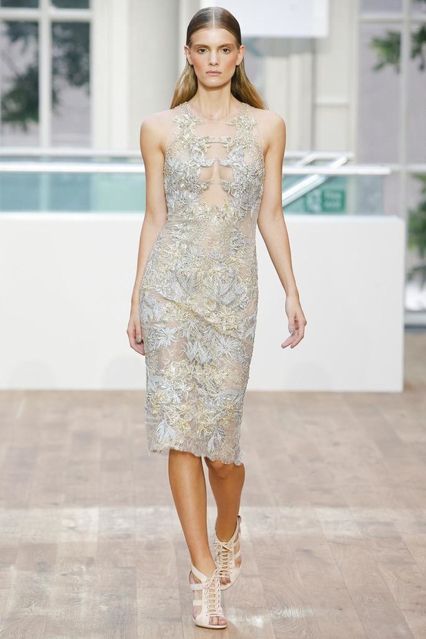 القصات المستقيمة تحمل توقيع جوليان ماكدونالد