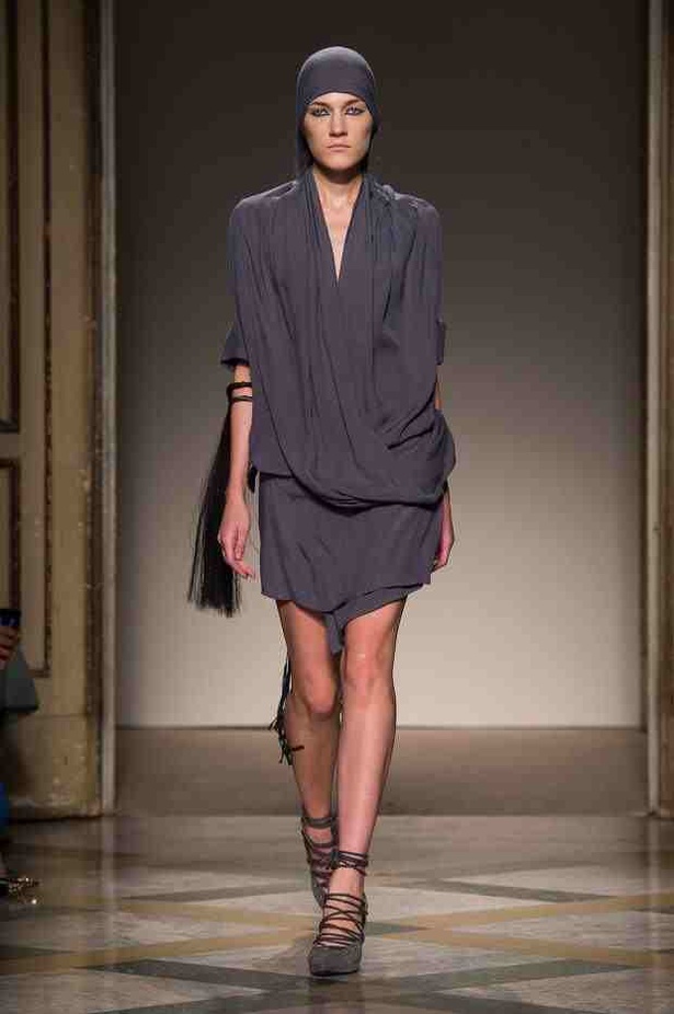 السفر تحت سحابة ربيع NICHOLAS K