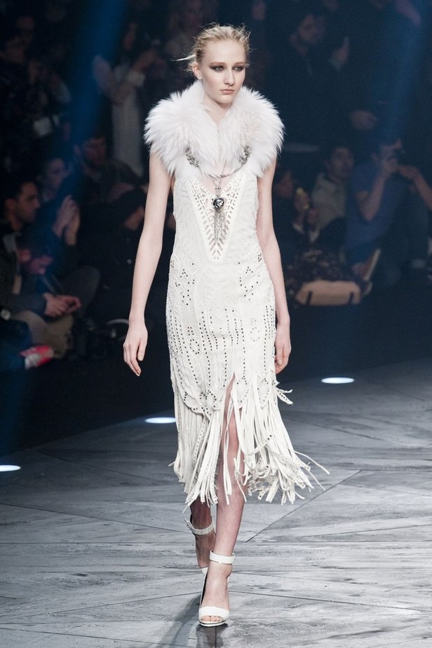 Roberto Cavalli... أناقة بسحر الغابات الاستوائية