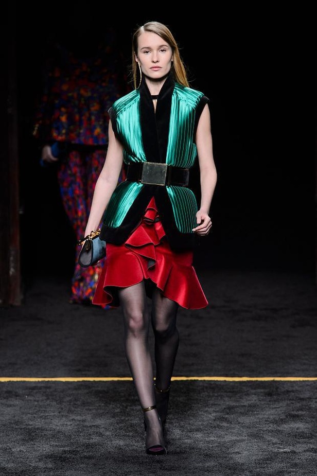 حقبة السبعينات تعجّ بالألوان في مجموعة Balmain