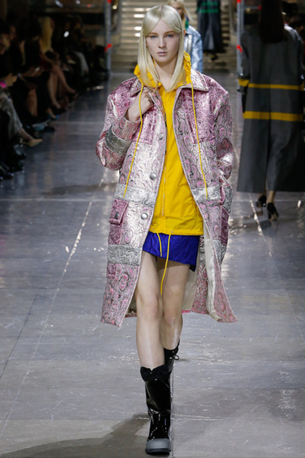 خريف Miu Miu... جمال بألوان السماء السبعة