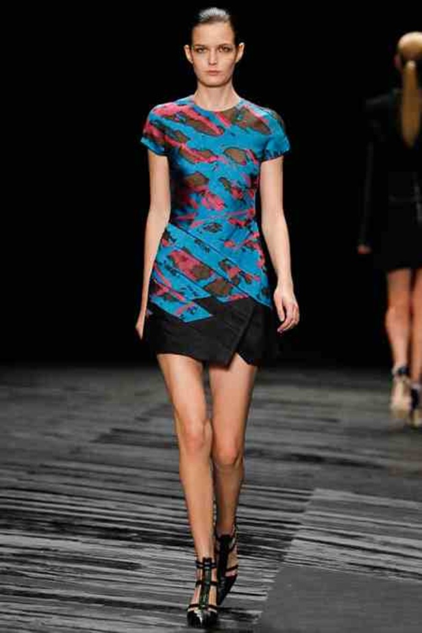 الفصول الأربعة تجتمع تحت سحابة J. MENDEL