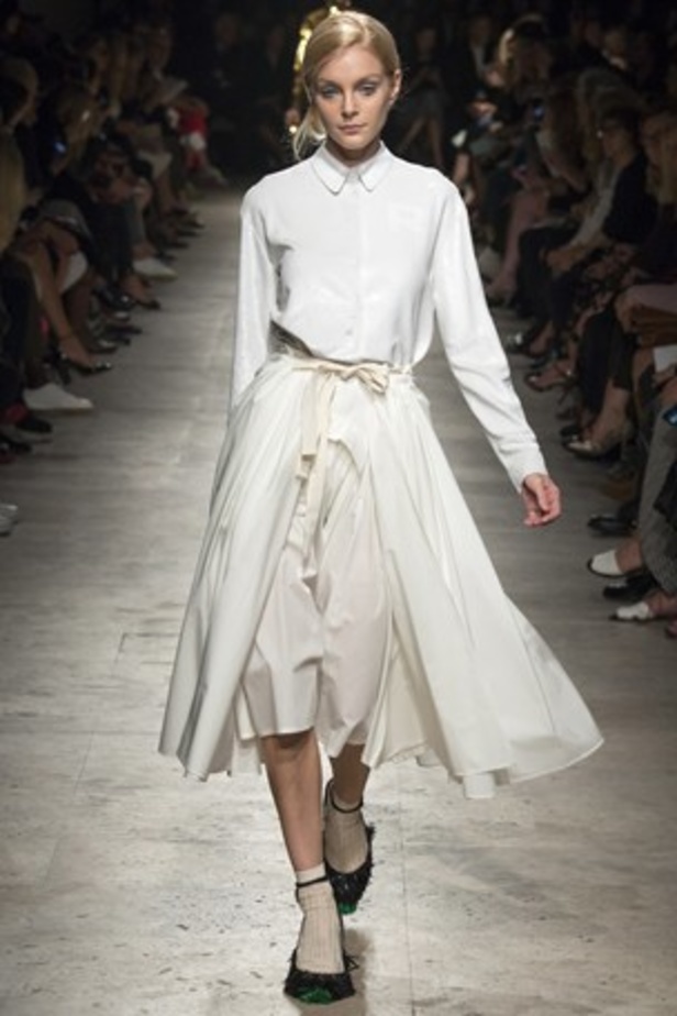 أناقة Rochas تنضح بجمال الأبيض والأسود