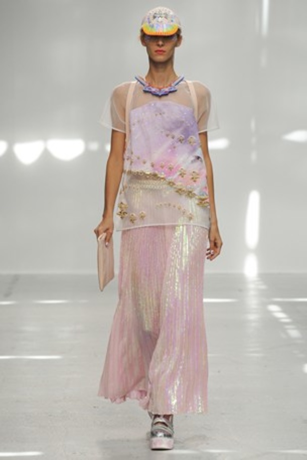 ورود ونقوش ملكية تحاكي مجموعة MANISH ARORA