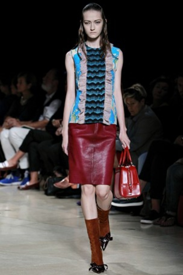 معاطف جلدية وسترات قصيرة في عرض  Miu Miu