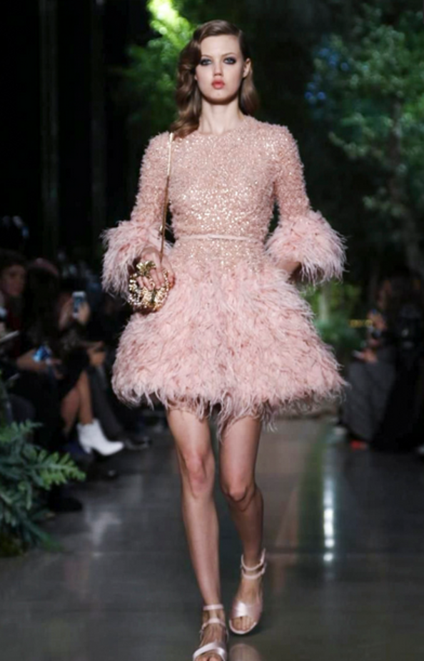 Elie Saab يمنح سندريلا سحر شهرزاد